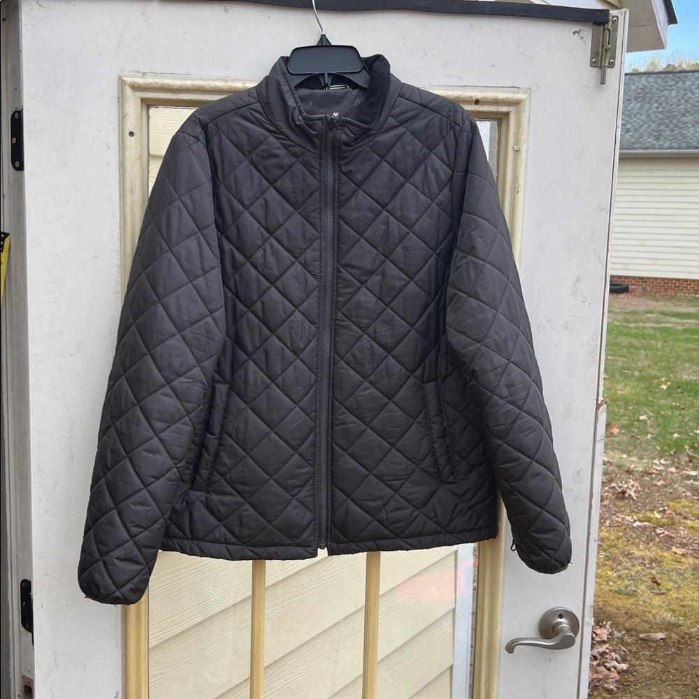 "Nautica" Size Medium Black Puffer Jacket with Quilted Design SEXY ❤️ ❤️